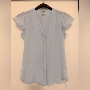 EUC Women’s Baby Blue Sheer Pleated Short Flutter Sleeve Blouse - H&M - Size 6 S